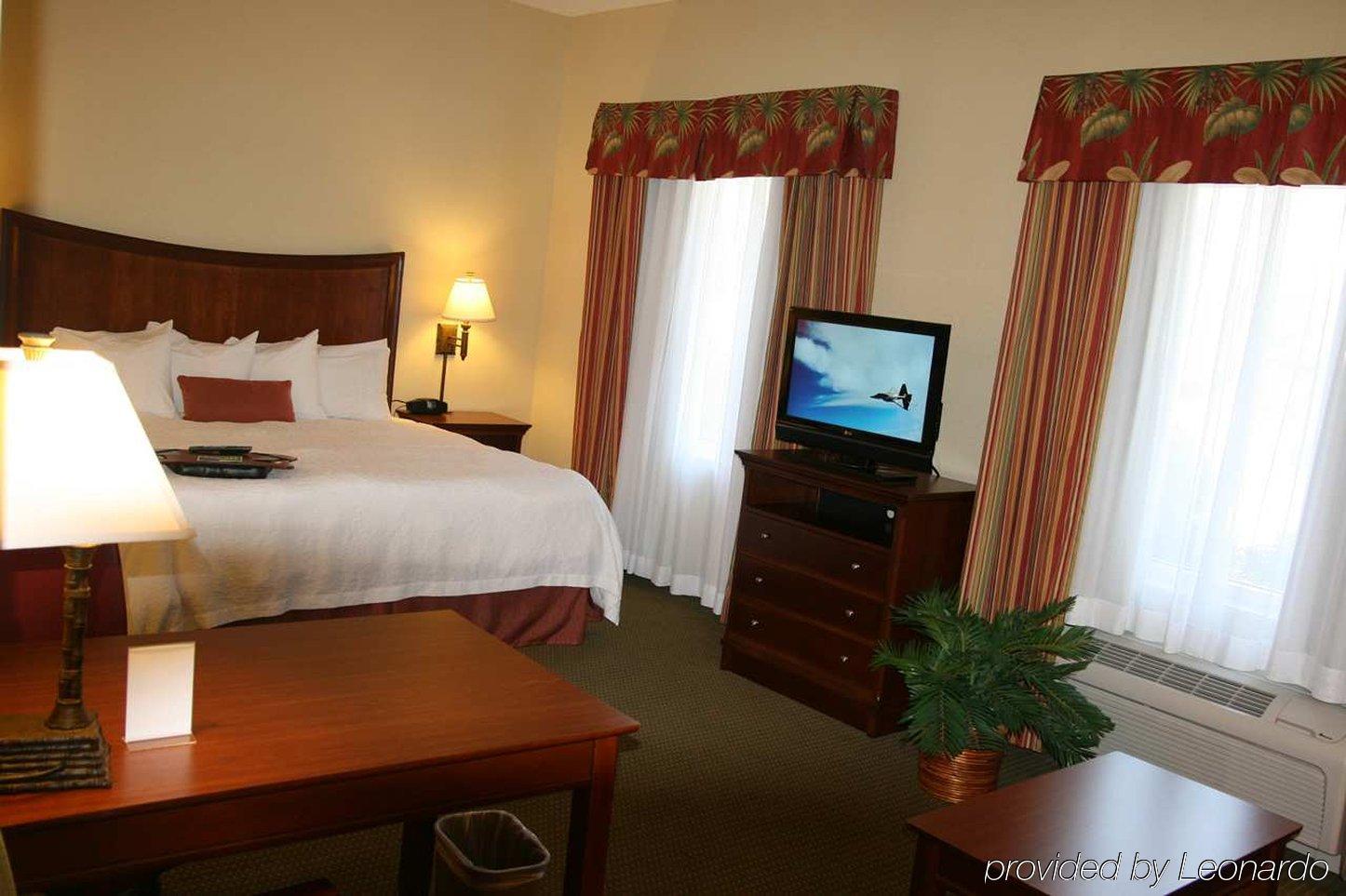 Hampton Inn & Suites Stuart-North Room photo