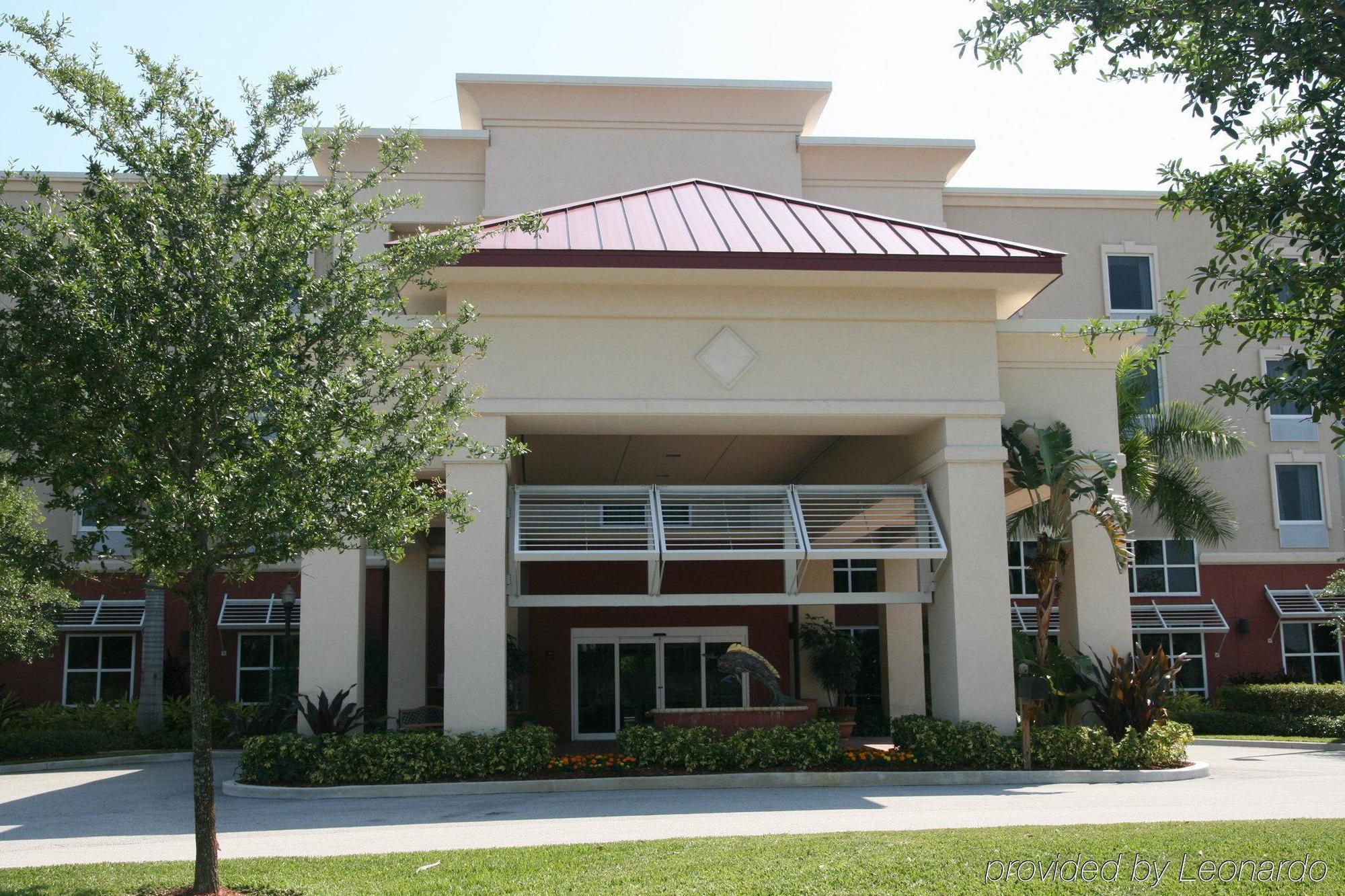 Hampton Inn & Suites Stuart-North Exterior photo