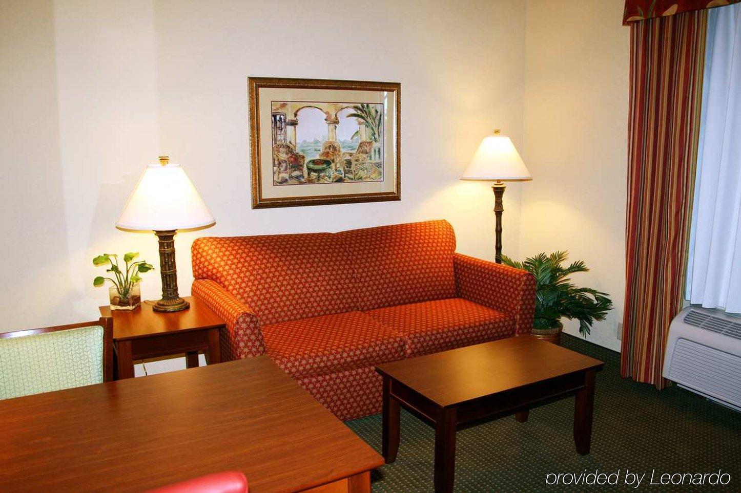Hampton Inn & Suites Stuart-North Room photo