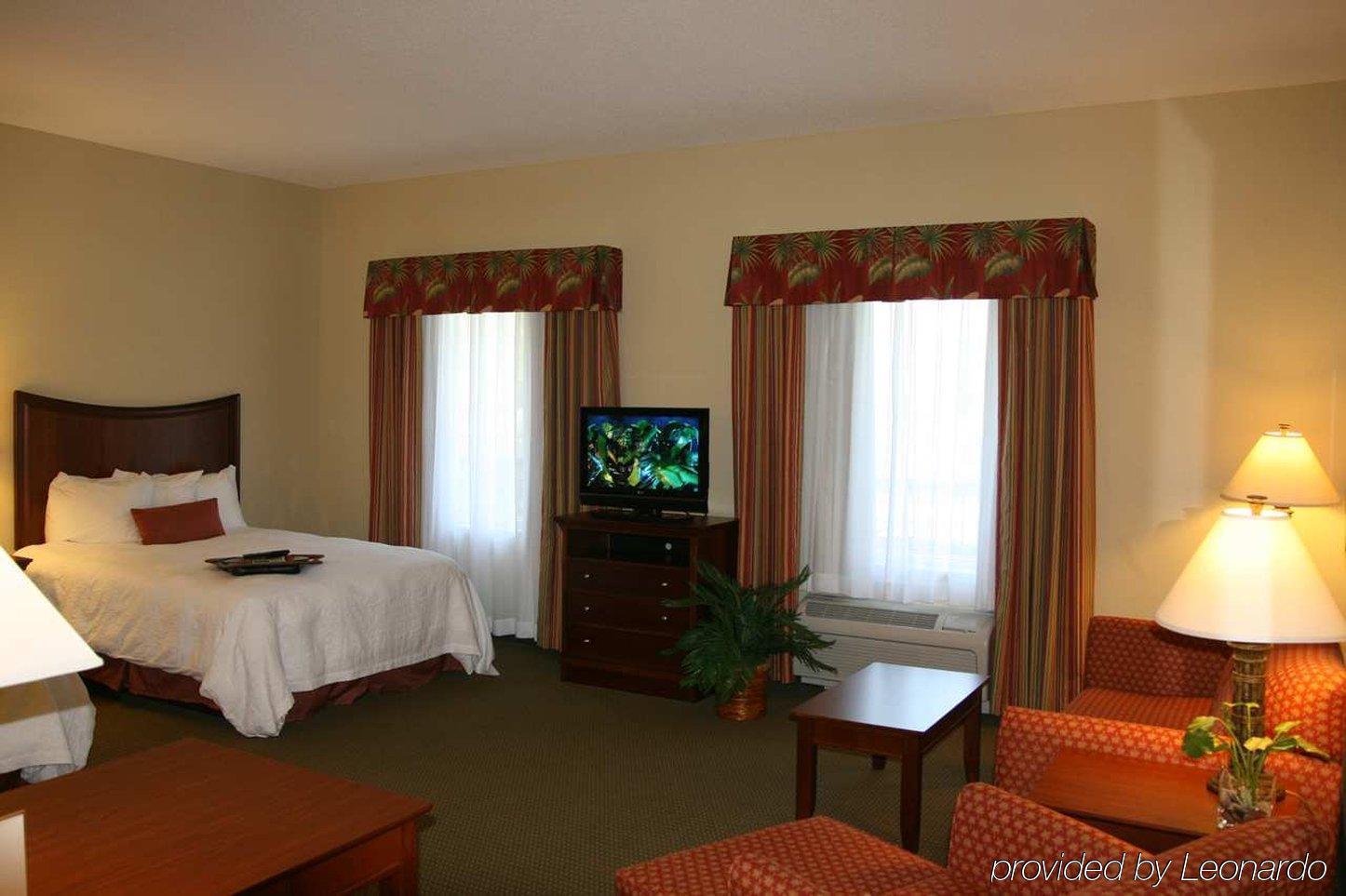 Hampton Inn & Suites Stuart-North Room photo