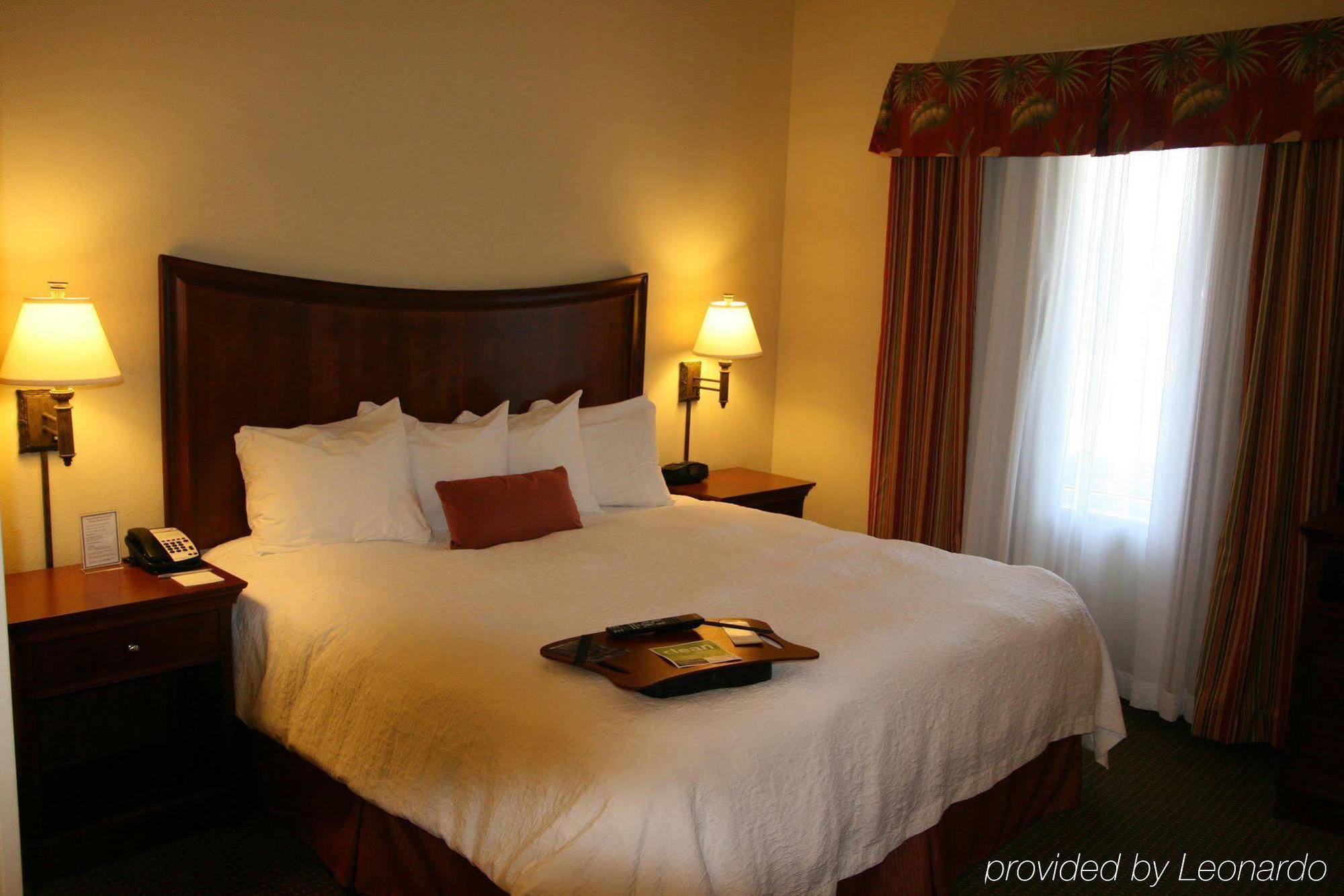Hampton Inn & Suites Stuart-North Room photo