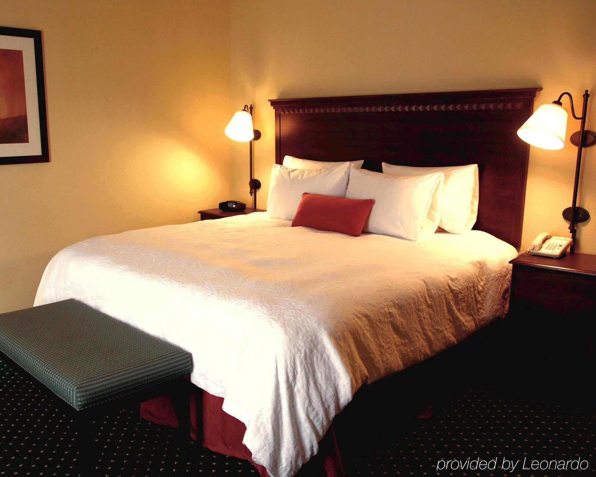 Hampton Inn & Suites Stuart-North Room photo