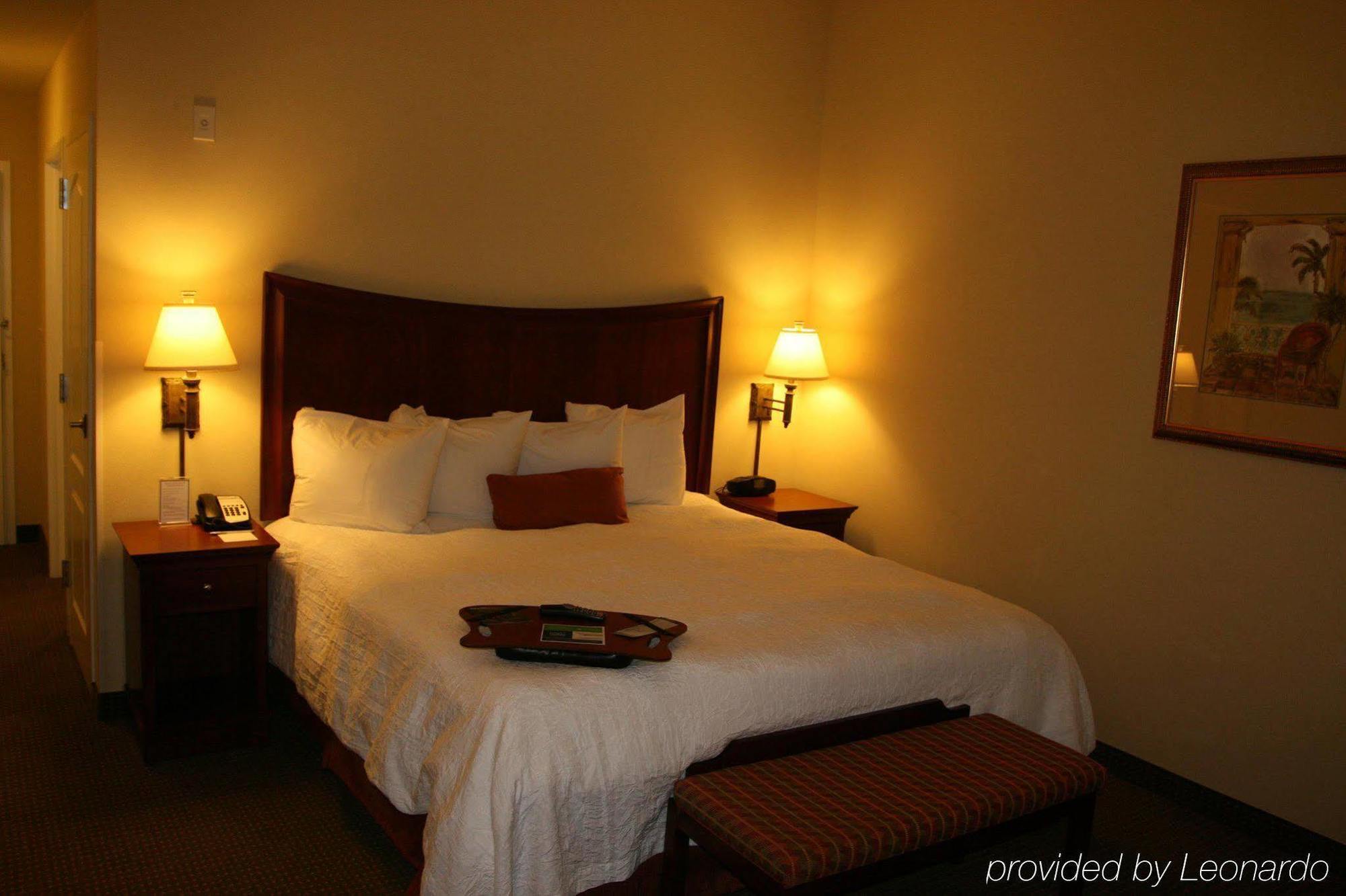 Hampton Inn & Suites Stuart-North Room photo
